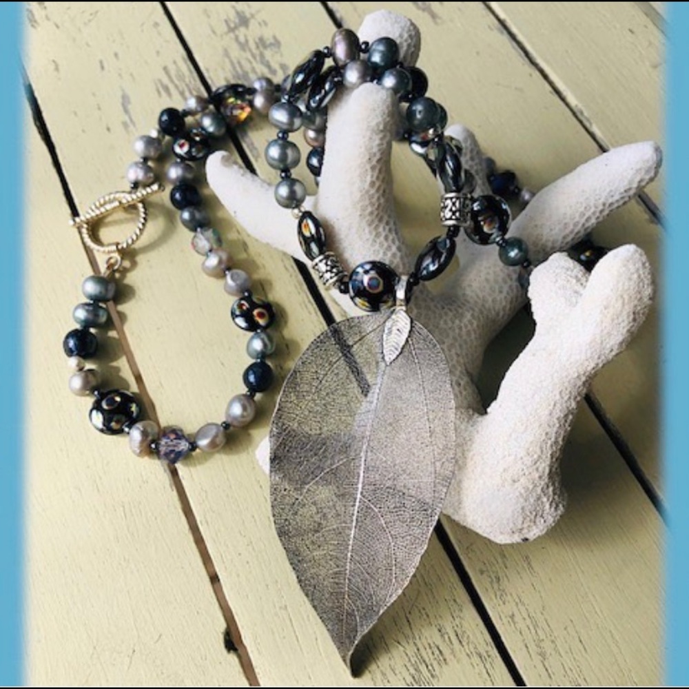 Leaf pendant semi precious stones necklace